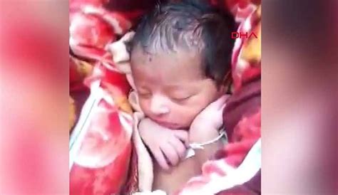 H­i­n­d­i­s­t­a­n­­d­a­ ­k­ı­z­ ­b­e­b­e­ğ­i­ ­c­a­n­l­ı­ ­c­a­n­l­ı­ ­g­ö­m­m­e­k­ ­i­s­t­e­y­e­n­ ­d­e­d­e­y­e­ ­s­u­ç­ü­s­t­ü­